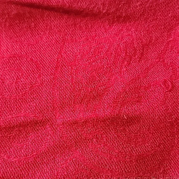 Cashmere Paisley Scarf with Fringe Red - Picture 6 of 9